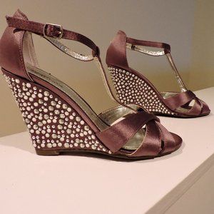 Kenneth Cole Reaction Sparkle Dove size 6.5 medium ladies shoes in Taupe color